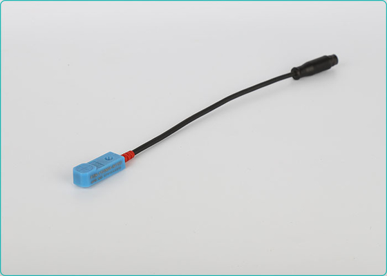 Detector de aço NPN do ferro NENHUM interruptor indutivo retangular 12VDC do sensor do sensor de posição
