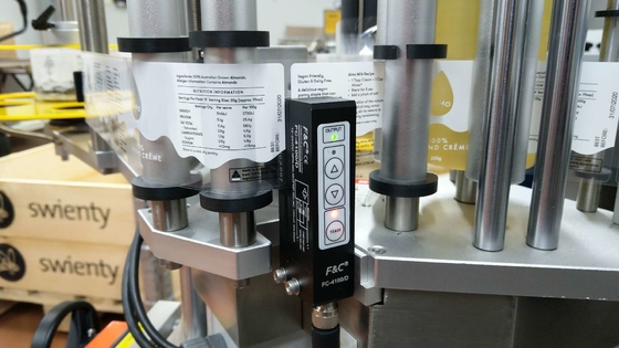 Sensor capacitivo NPN PNP da etiqueta da detecção transparente clara da etiqueta para a etiqueta adesiva 24VDC